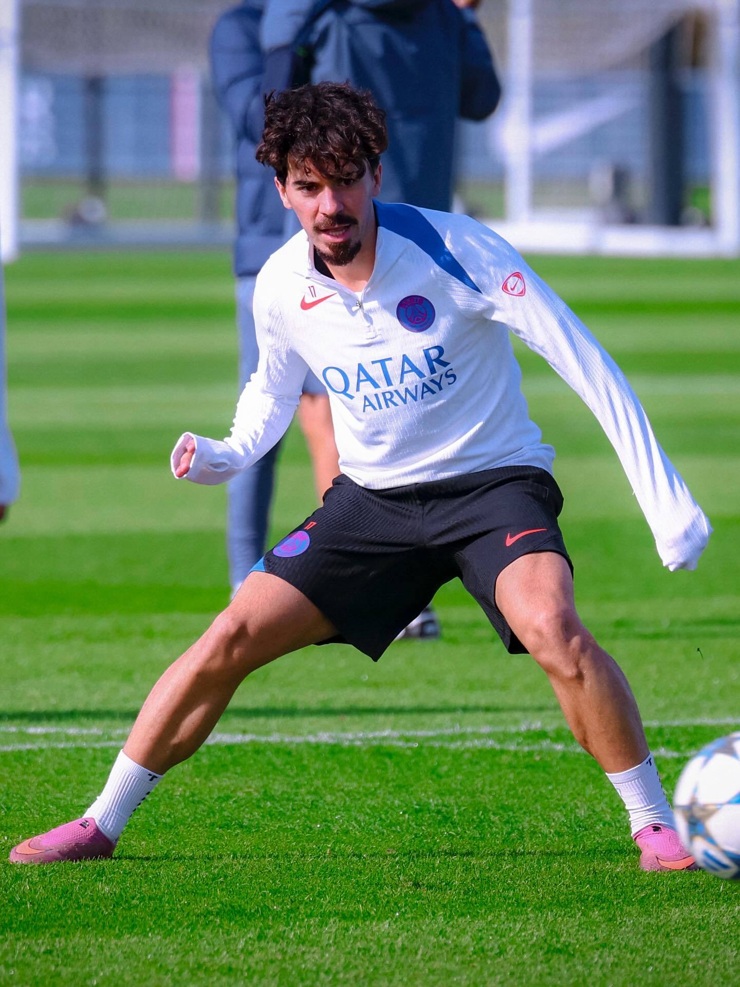 开云体育手机app下载包含刚刚！冲刺阶段巴黎圣日耳曼调整名单以备意大利杯里尔围绕欧冠单刀错失，埃因霍温赛前状态回暖的词条