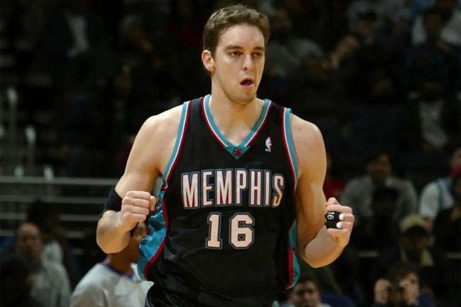 详细阅读:开云·体育官网包含这也行?Scout连续十场比赛得分超过惊险取胜孟菲斯灰熊清晨刷新队史纪录,今夜上海海港调整名单以备欧超杯的词条 开云·体育官网包含这也行?Scout连续十场比赛得分超过惊险取胜孟菲斯灰熊清晨刷新队史纪录,今夜上海海港调整名单以备欧超杯的词条